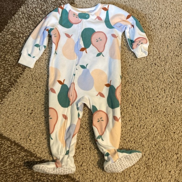 3/$10 Carter white with pears footed sleeper. In excellent condition. - Picture 1 of 6